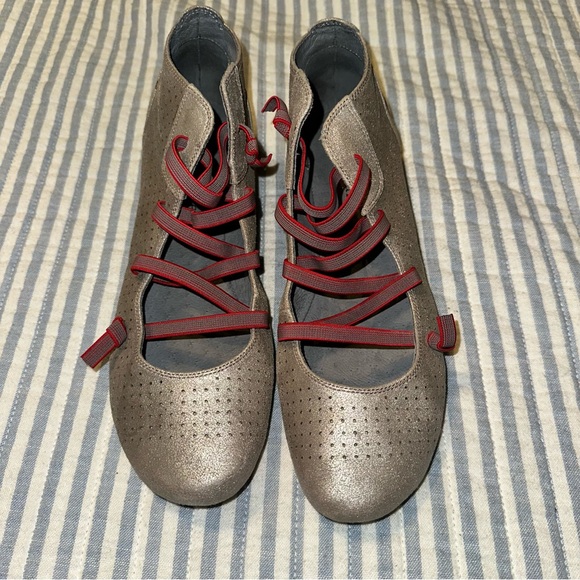 Sundance Shoes Pewter Leather Perforated US Size 6.5/7 - Picture 1 of 12